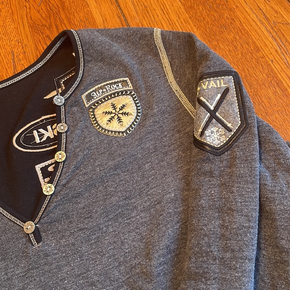 Long sleeve designer t - Picture 3 of 8